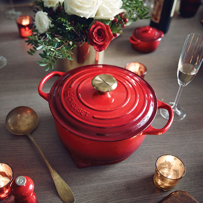 Le Creuset Signature 4.5 Quart Round Dutch Oven